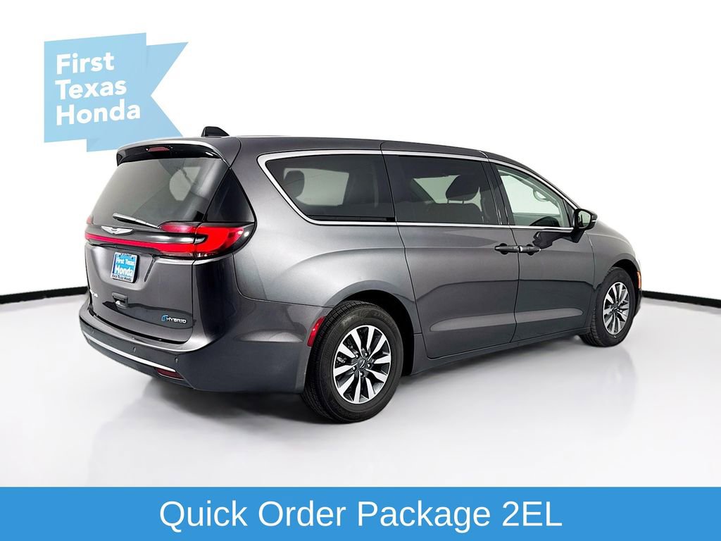 Used 2023 Chrysler Pacifica Touring-L image 7