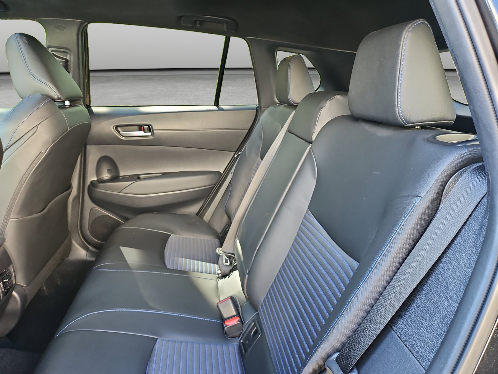 Used 2025 Toyota Corolla Cross AWD Hybrid w/ Convenience Package image 42