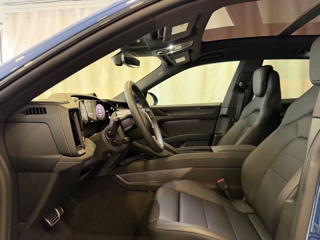 New 2026 Porsche Cayenne Electric AWD/4WD image 5