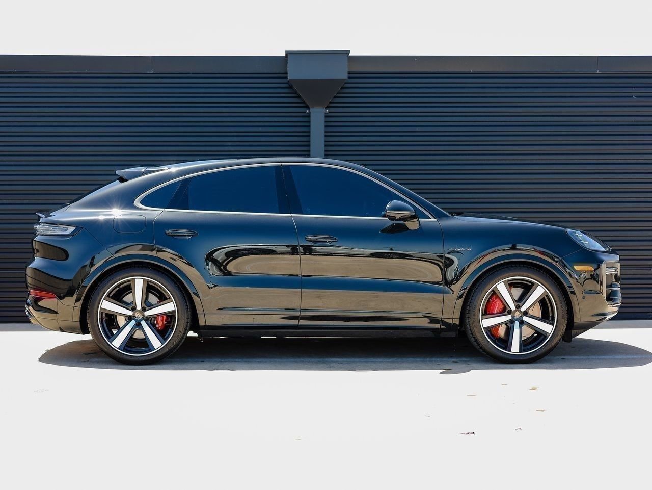 Certified 2025 Porsche Cayenne Turbo image 8