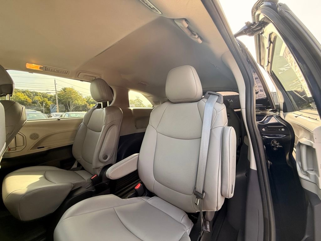 Used 2022 Toyota Sienna XLE w/ XLE Plus Package image 15