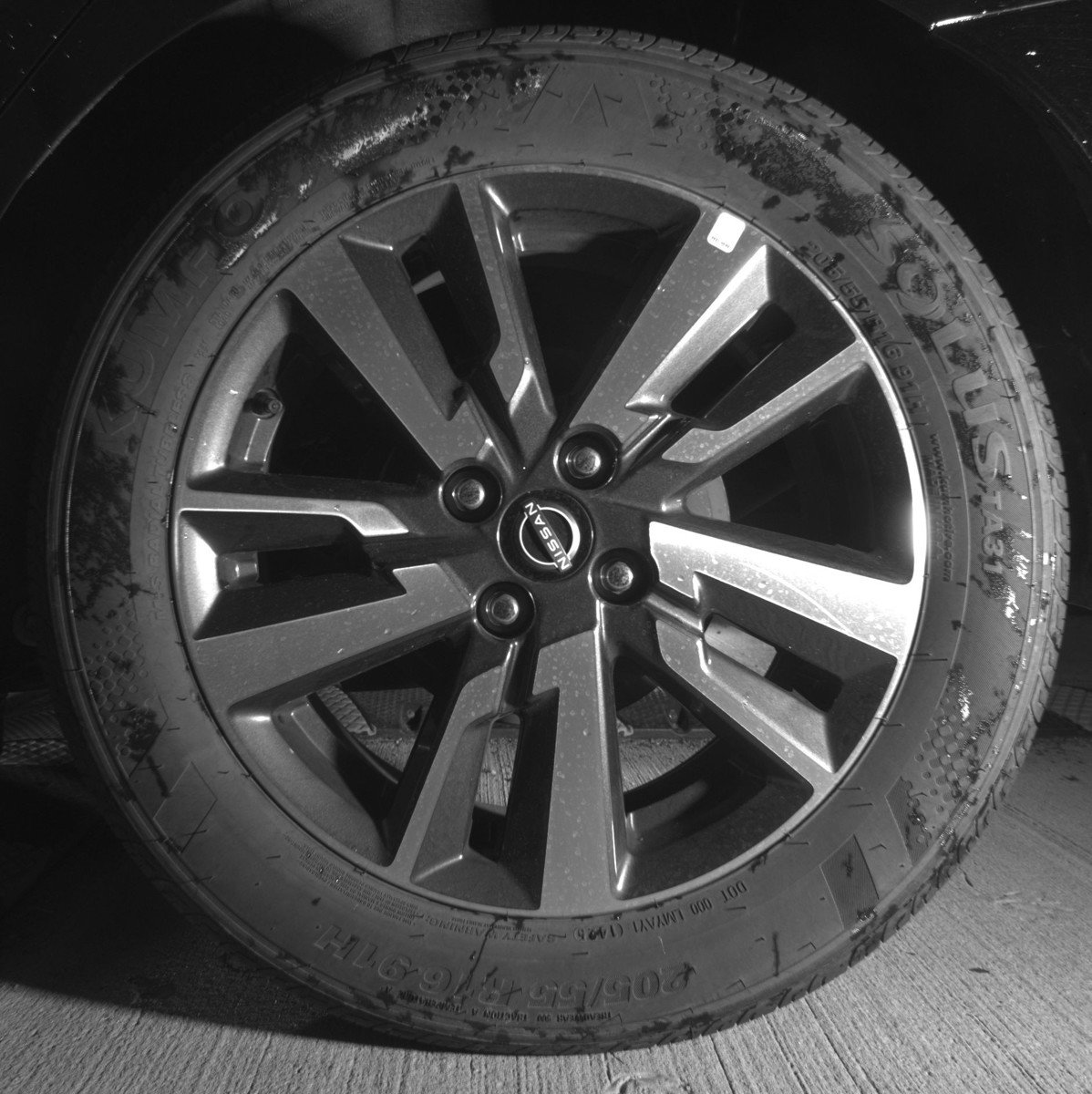 Used 2025 Nissan Versa SV image 14