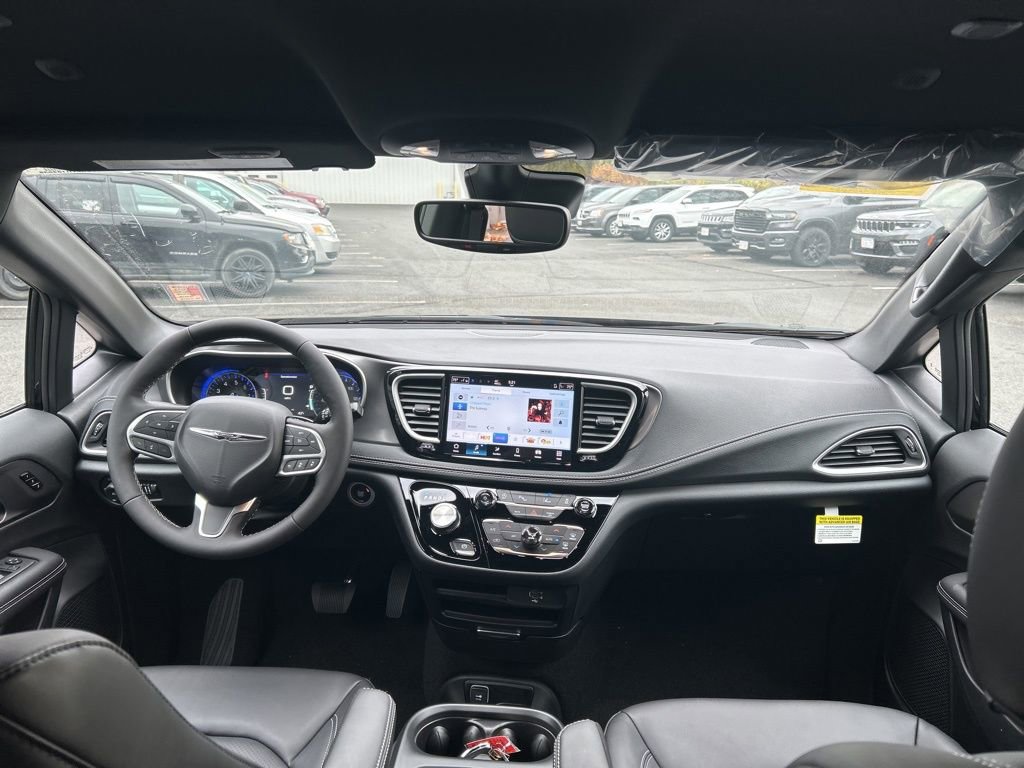 New 2026 Chrysler Pacifica Select image 12