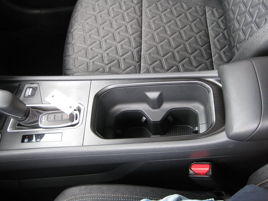 Used 2025 Nissan Kicks SV FWD image 21