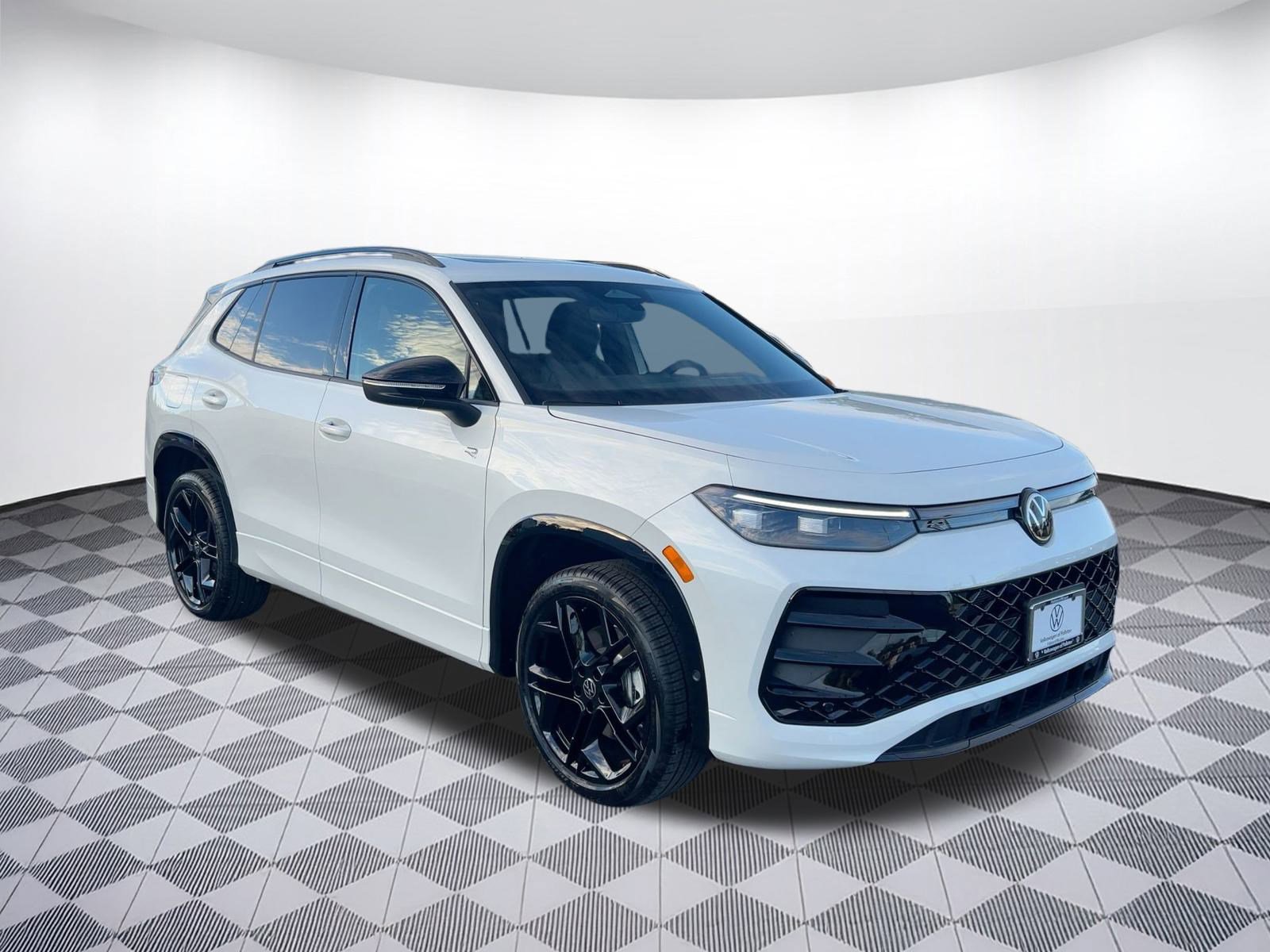 New 2026 Volkswagen Tiguan SE R-Line image 7