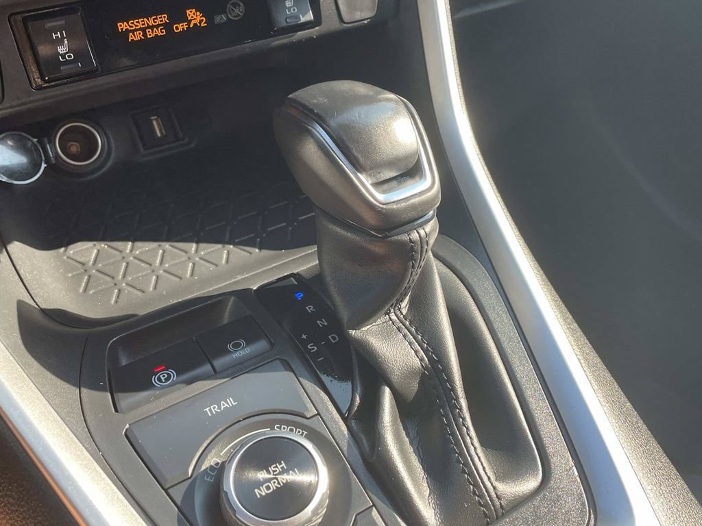 Used 2021 Toyota RAV4 XLE w/ XLE Grade Weather Package AWD/4WD image 39