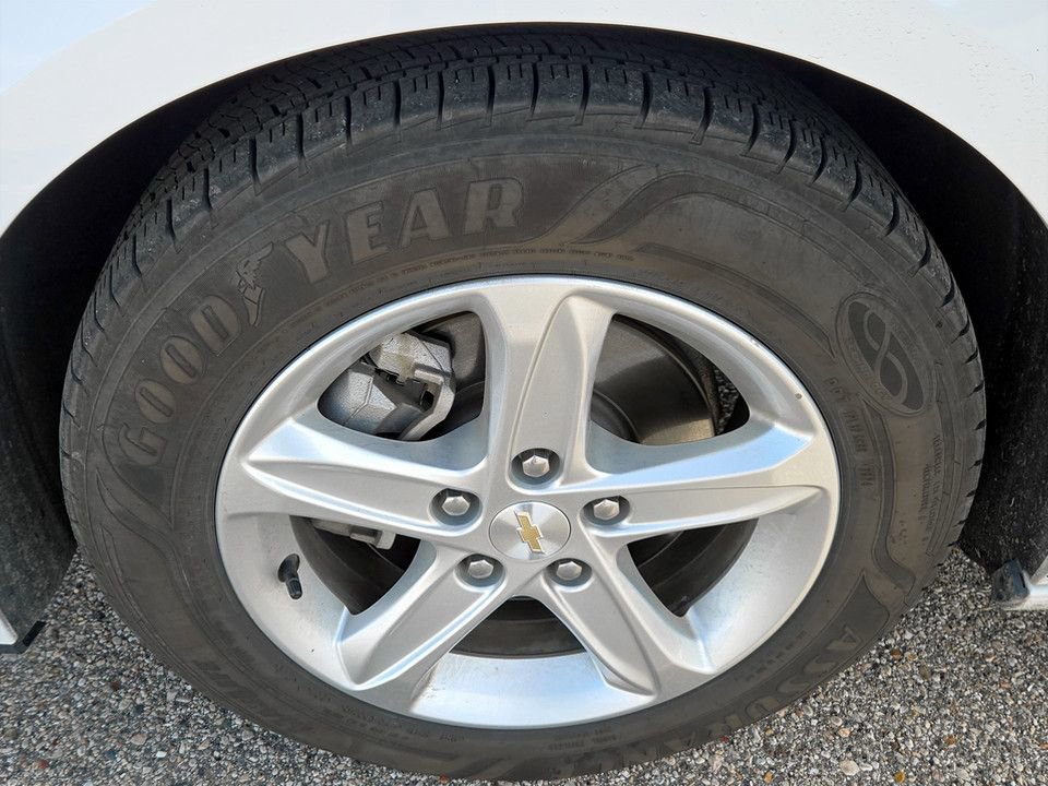 Used 2024 Chevrolet Malibu LT image 36