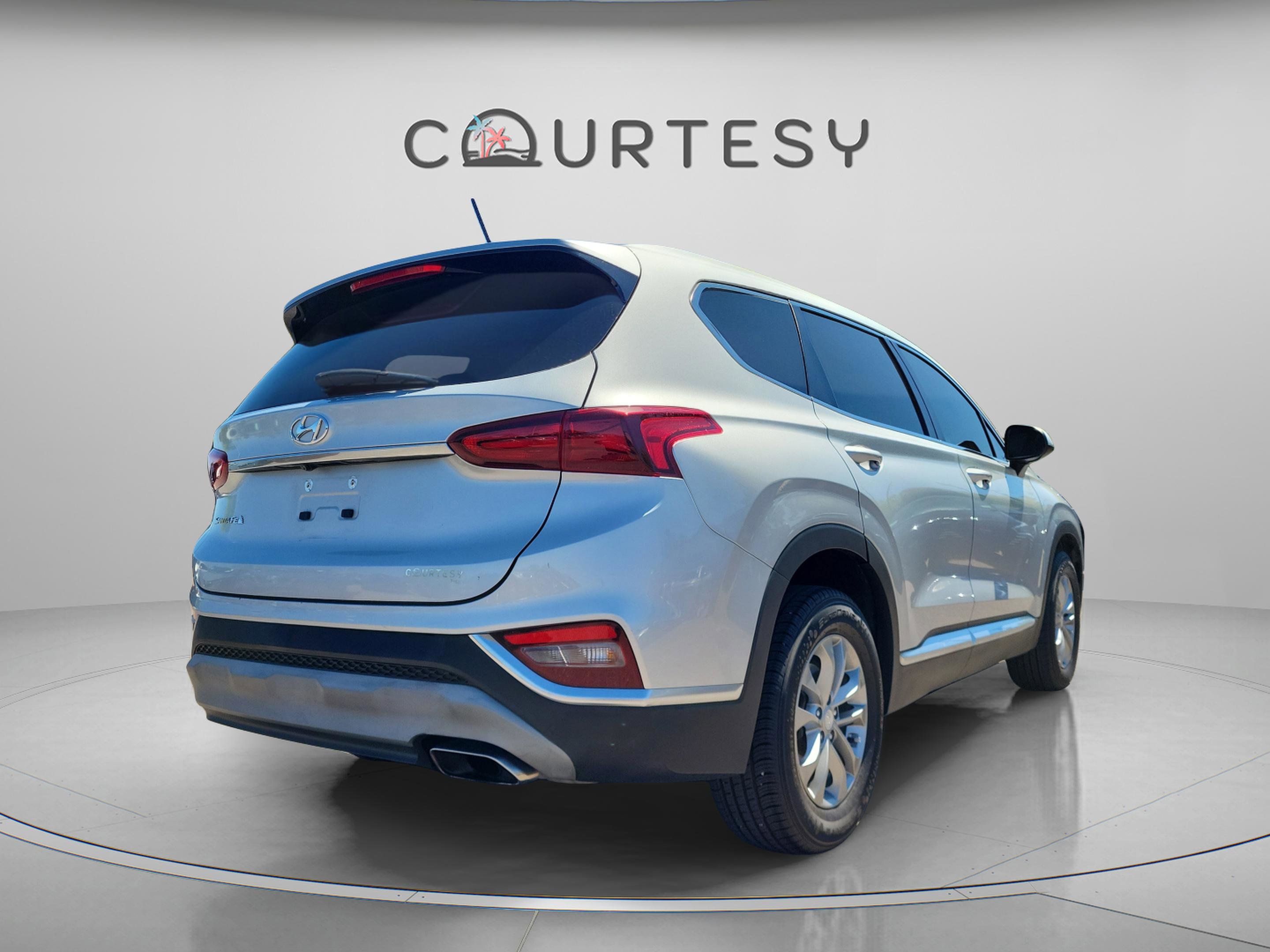 Used 2020 Hyundai Santa Fe SE image 3