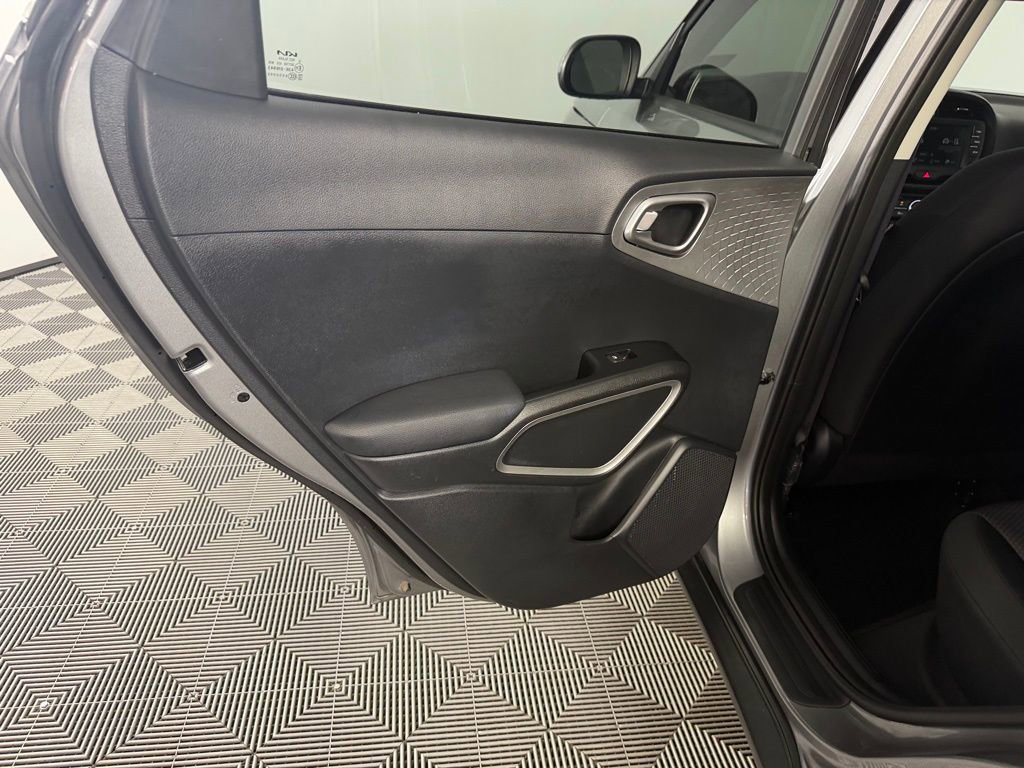 Used 2025 Kia Soul LX w/ LX Technology Package image 24