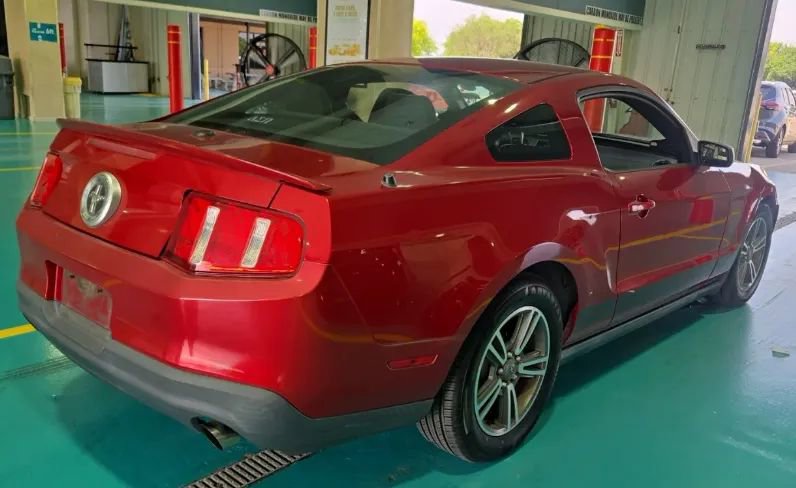 Used 2012 Ford Mustang Premium RWD image 1