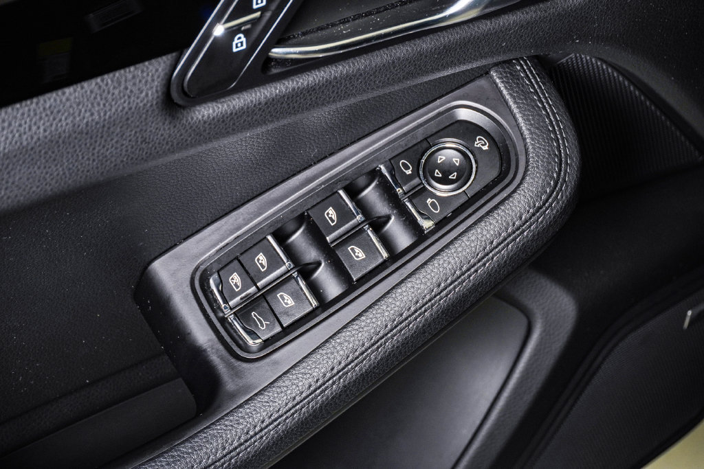 Certified 2022 Porsche Macan S AWD/4WD image 26
