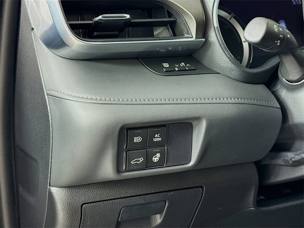 Used 2020 Toyota Highlander Limited image 19