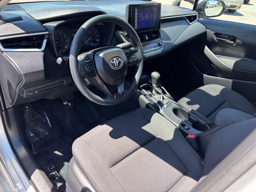 Used 2025 Toyota Corolla LE FWD image 14