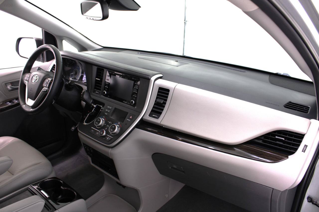 Used 2020 Toyota Sienna XLE Premium FWD image 38