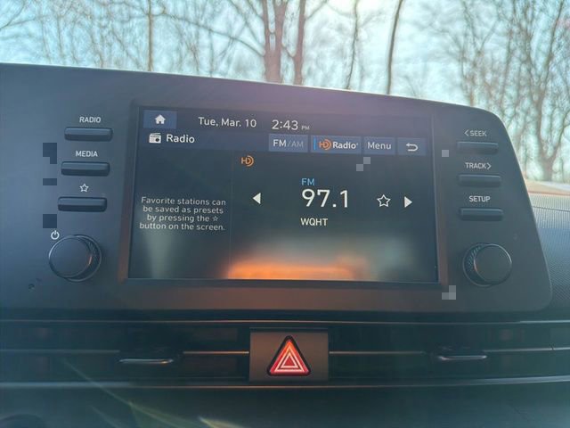 Certified 2025 Hyundai Elantra Sport image 24