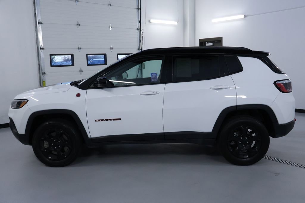 Used 2024 Jeep Compass Trailhawk image 4