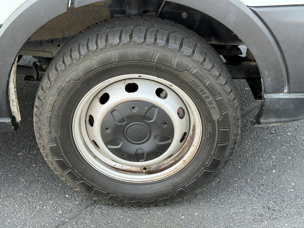 Used 2019 Ford Transit 250 130 Low Roof RWD image 11