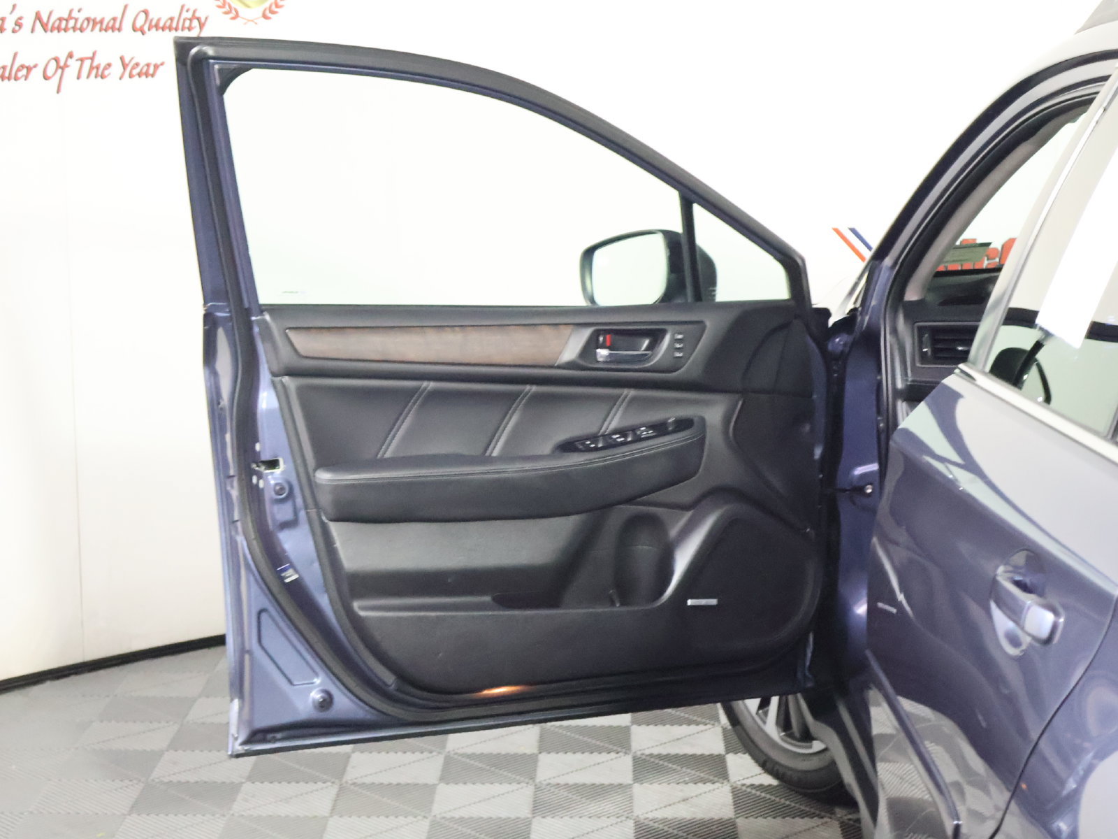 Used 2018 Subaru Outback 3.6R Limited AWD/4WD image 22