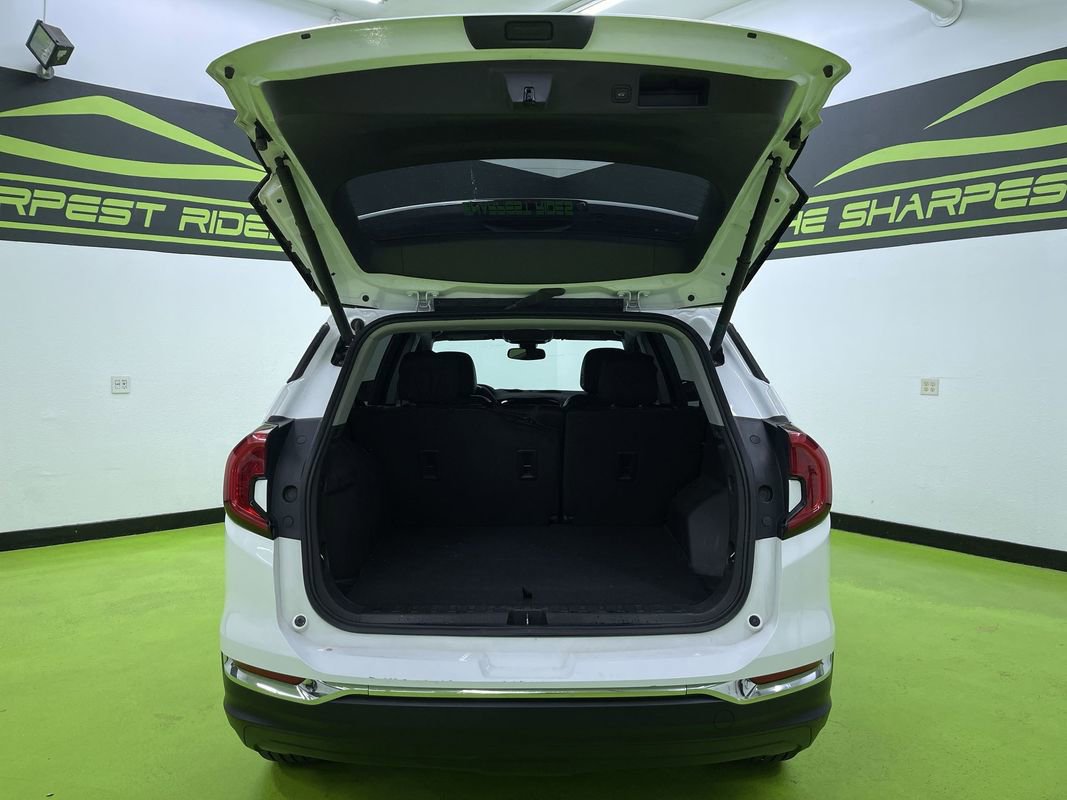 Used 2023 GMC Terrain SLT image 17