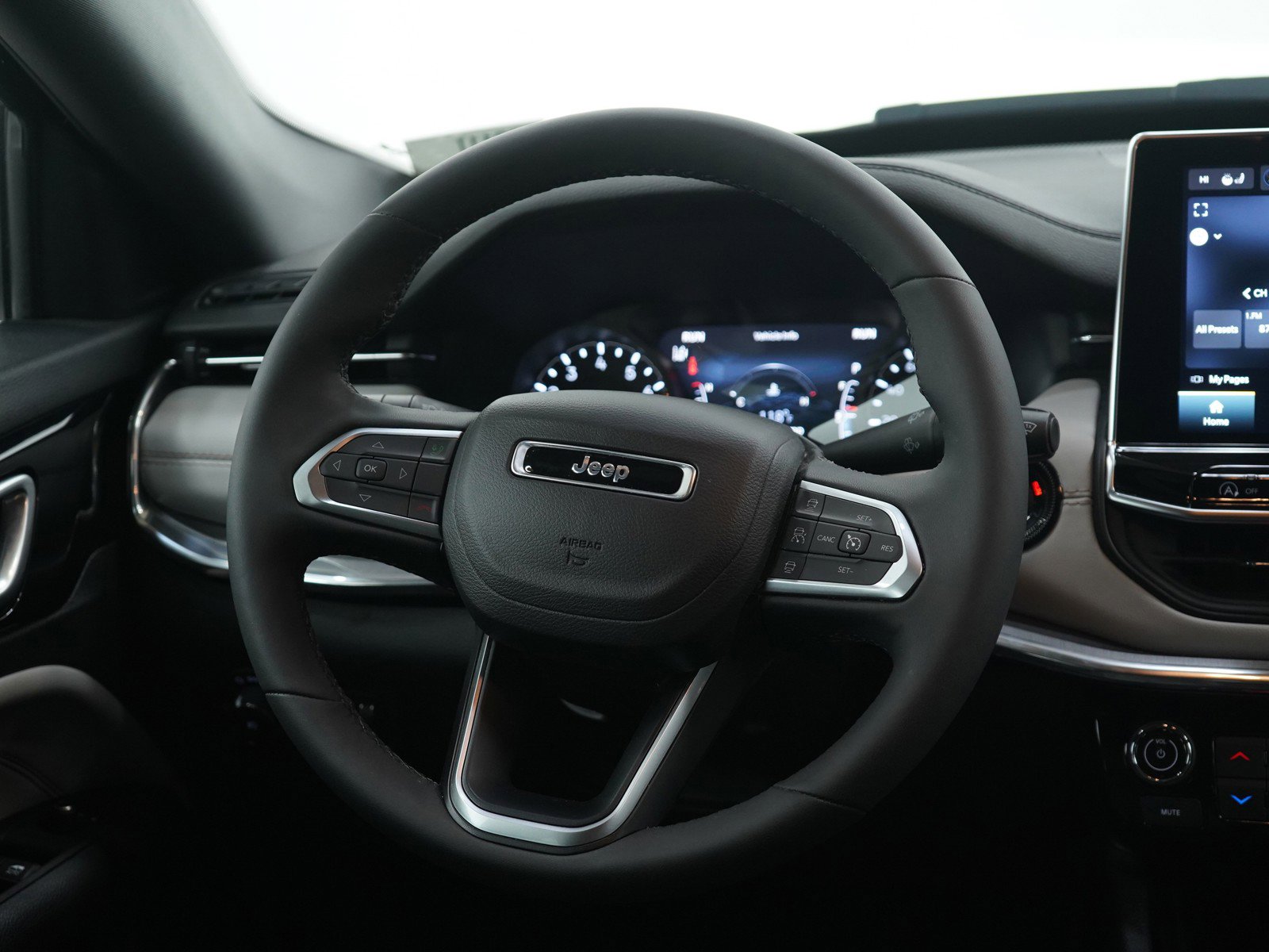 Used 2024 Jeep Compass Limited image 14