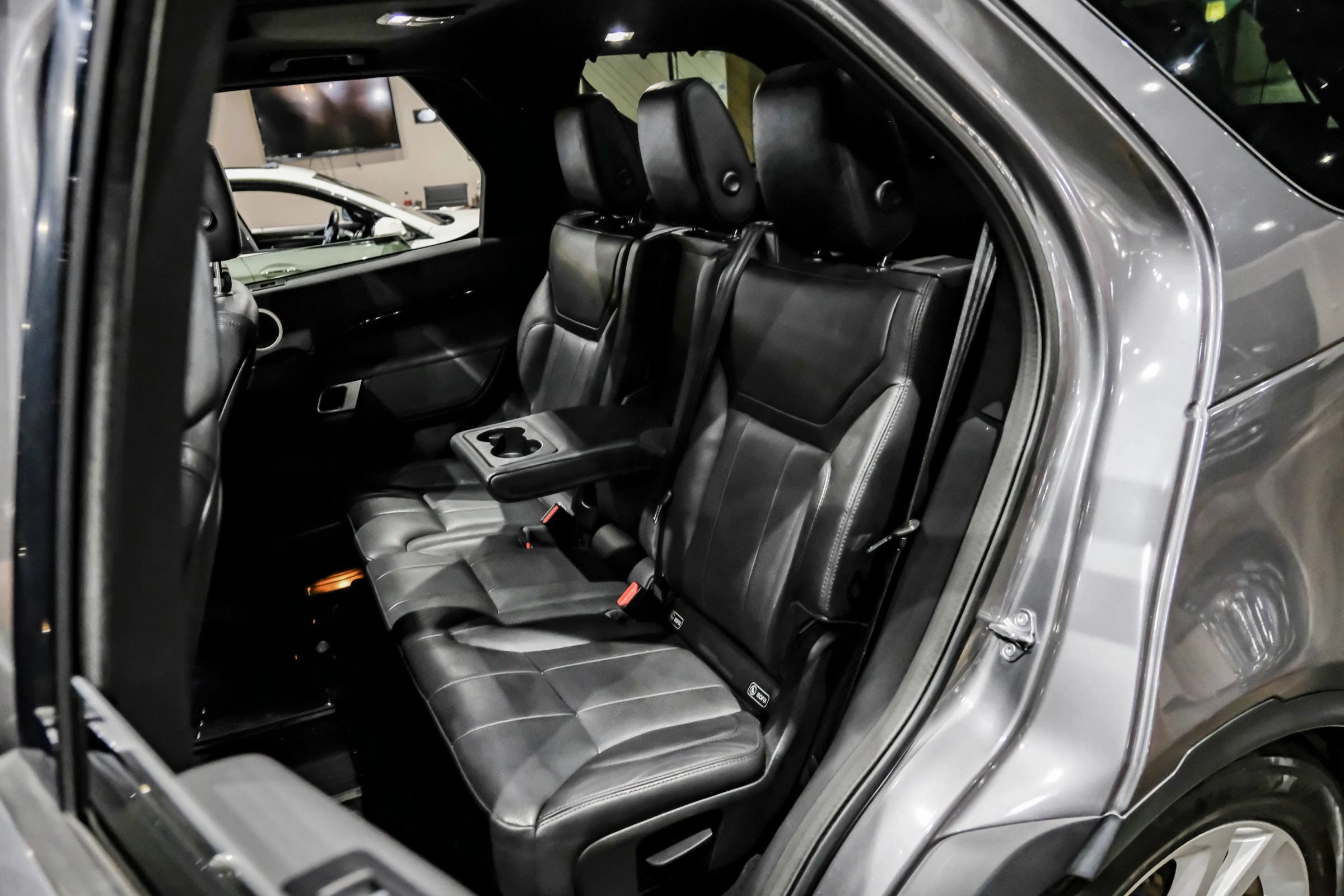 Used 2018 Land Rover Discovery SE AWD/4WD image 39