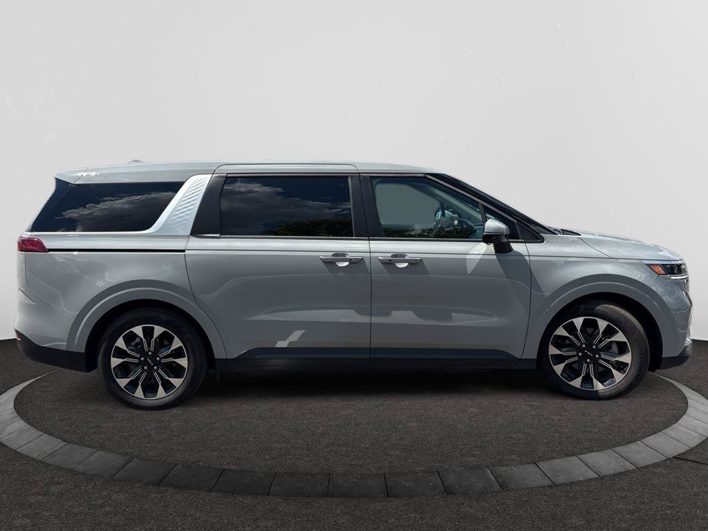 Used 2024 Kia Carnival EX FWD image 4