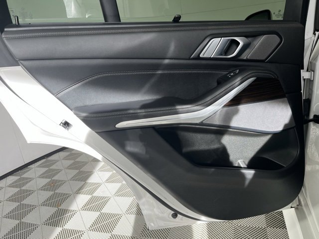 Used 2024 BMW X5 xDrive40i w/ M Sport Package image 19