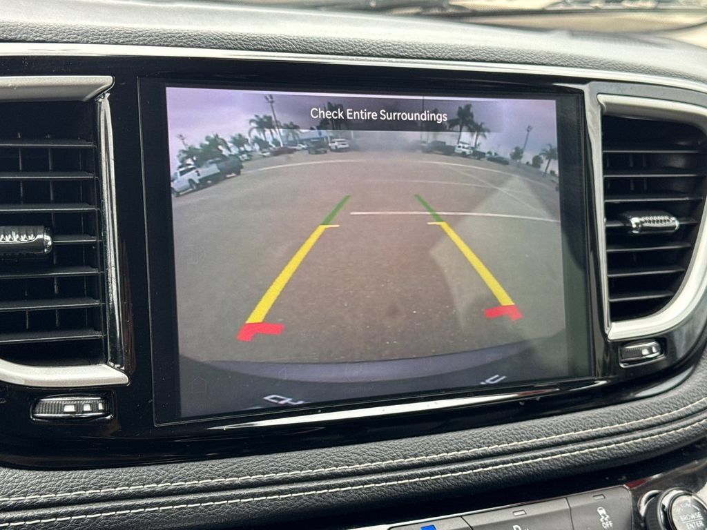 Used 2023 Chrysler Pacifica Touring-L FWD image 21