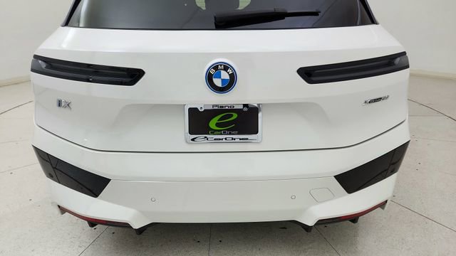 Used 2024 BMW iX xDrive50 w/ Premium Package AWD/4WD image 11
