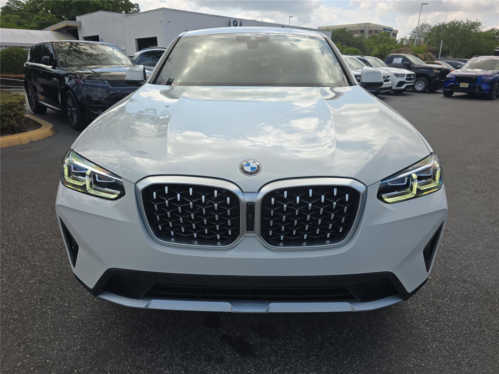 Used 2025 BMW X4 xDrive30i w/ Premium Package AWD/4WD image 2
