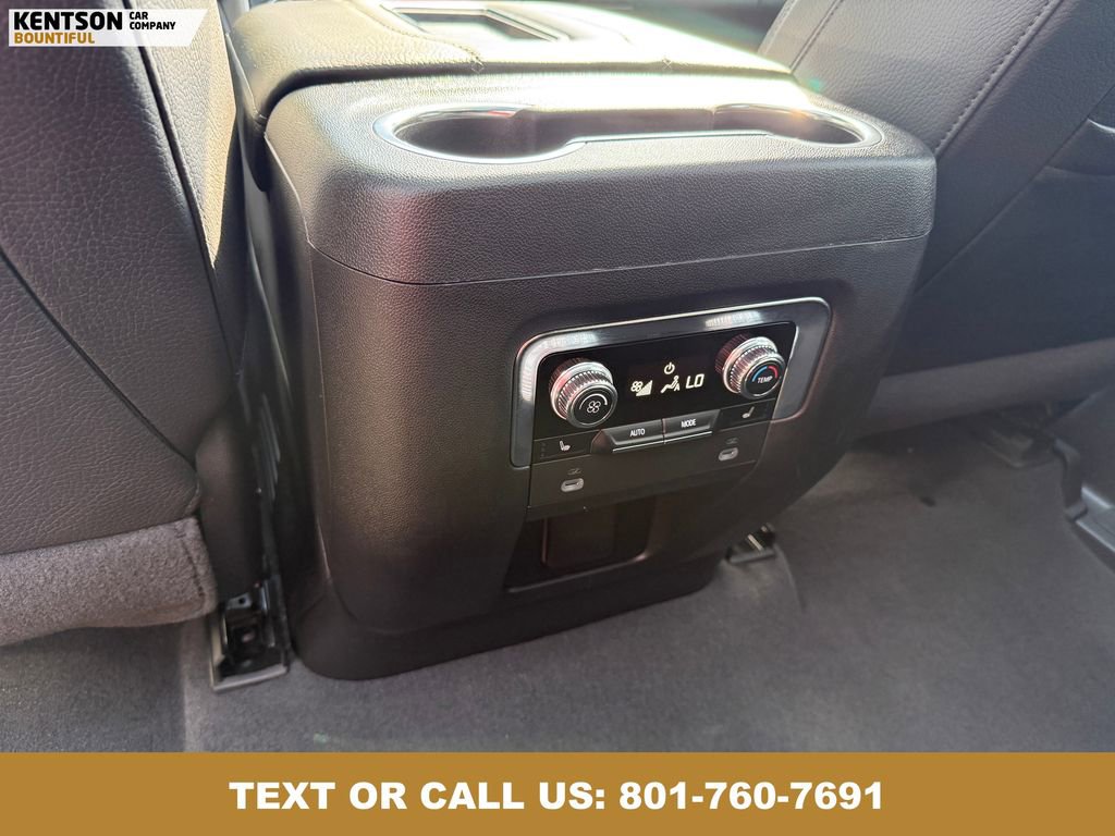 Used 2024 GMC Yukon XL Denali image 32