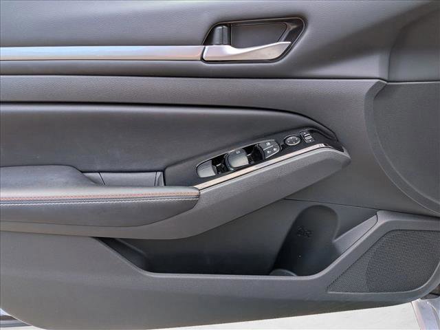 Used 2024 Nissan Altima 2.5 SR w/ SR Premium Package FWD image 10