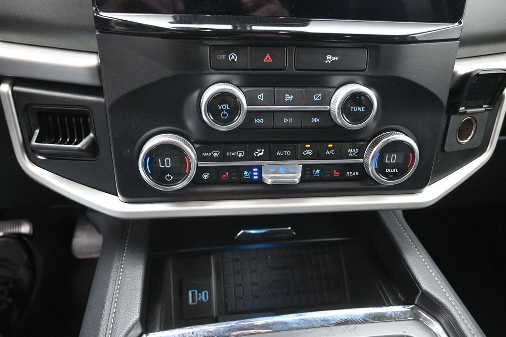 Used 2024 Ford Expedition XLT RWD image 9