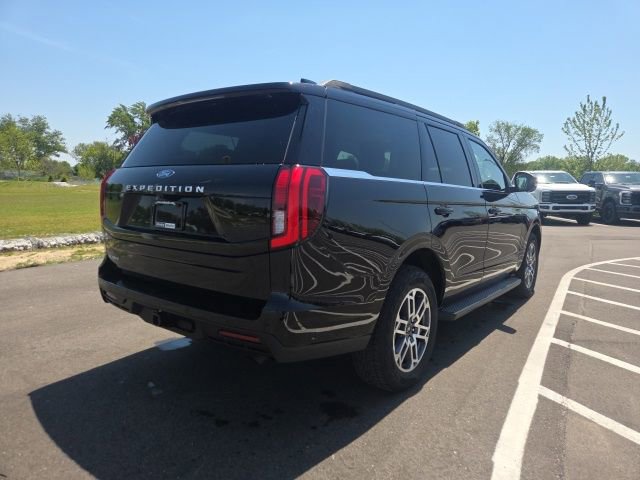Certified 2025 Ford Expedition Active AWD/4WD image 8