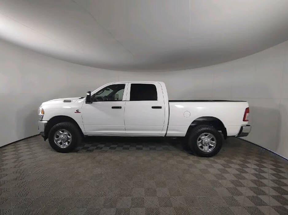 Used 2024 RAM 2500 Tradesman w/ Chrome Appearance Group AWD/4WD image 6