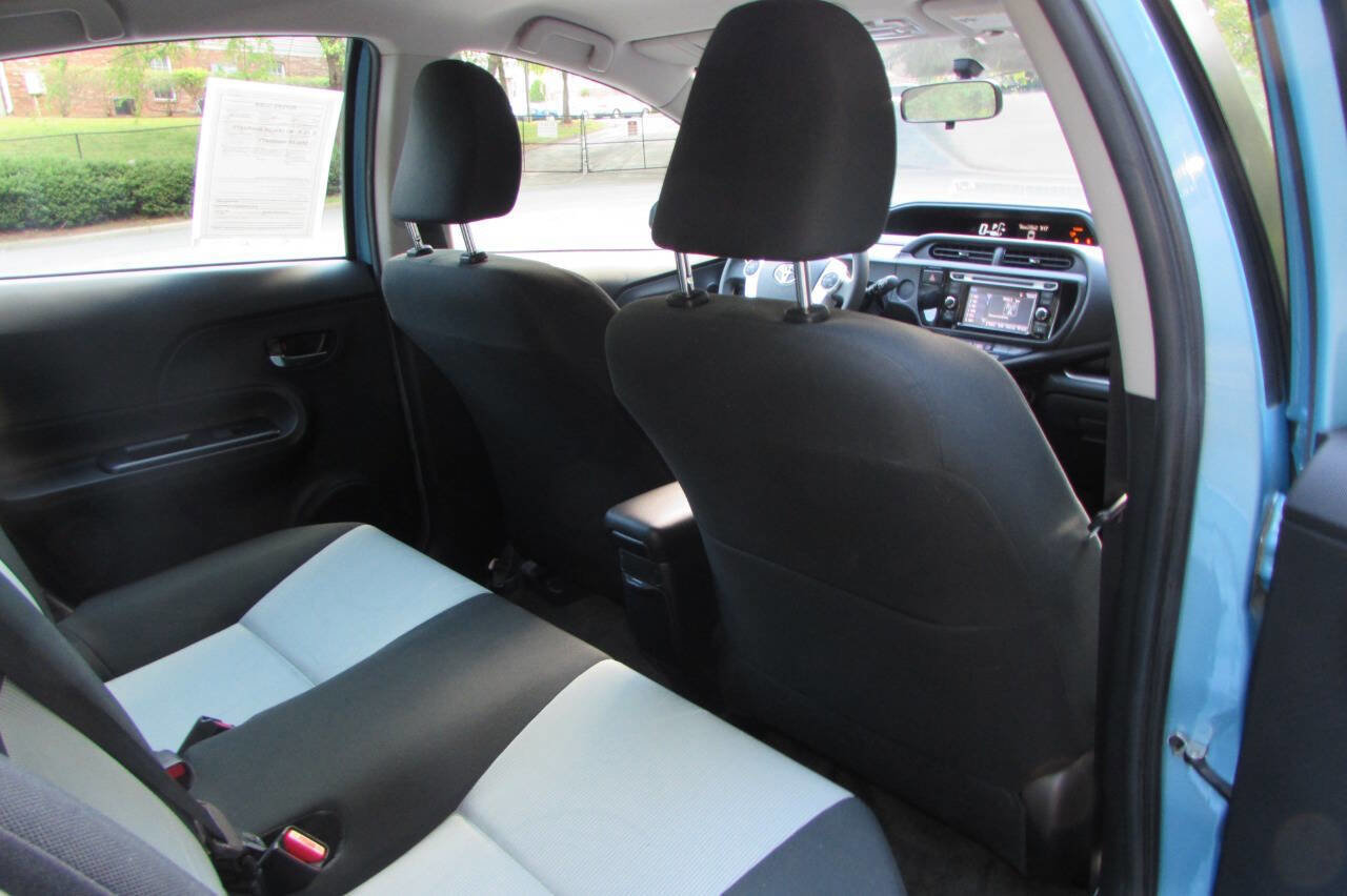 Used 2015 Toyota Prius C Two image 31