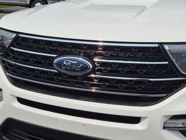 Used 2020 Ford Explorer XLT w/ Equipment Group 202A AWD/4WD image 36