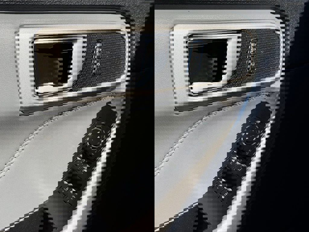 Certified 2022 Ford Explorer XLT w/ Equipment Group 202A image 18