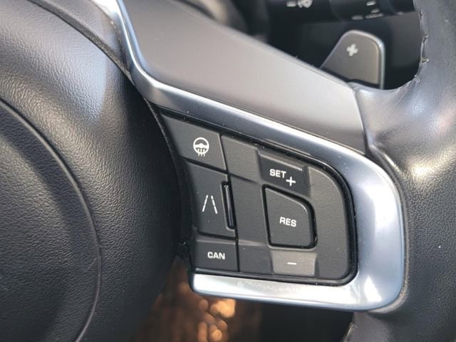 Used 2019 Jaguar F-PACE Prestige image 16