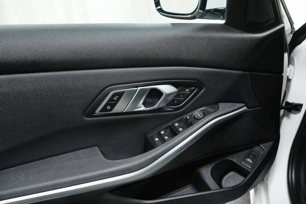 Used 2020 BMW 330i xDrive Sedan w/ Convenience Package image 22