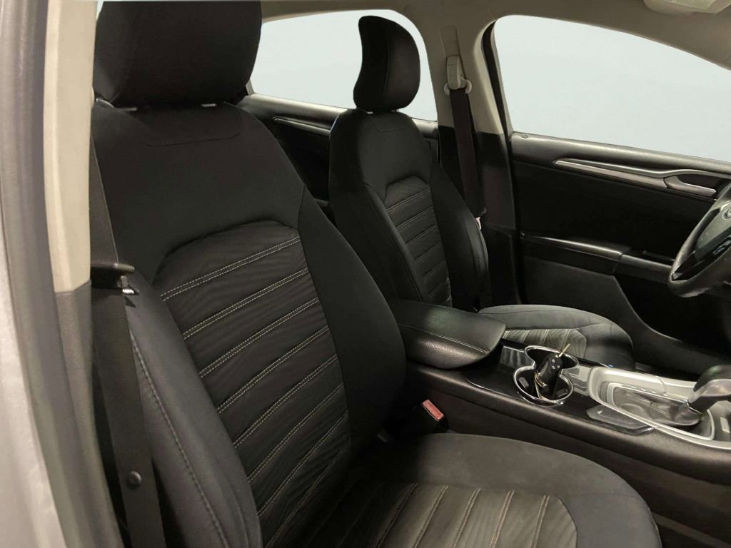 Used 2016 Ford Fusion SE image 27