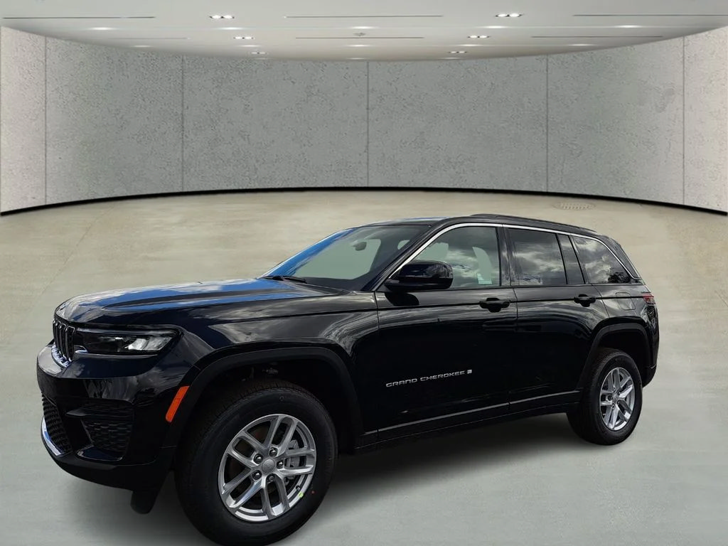 New 2026 Jeep Grand Cherokee Laredo RWD image 1