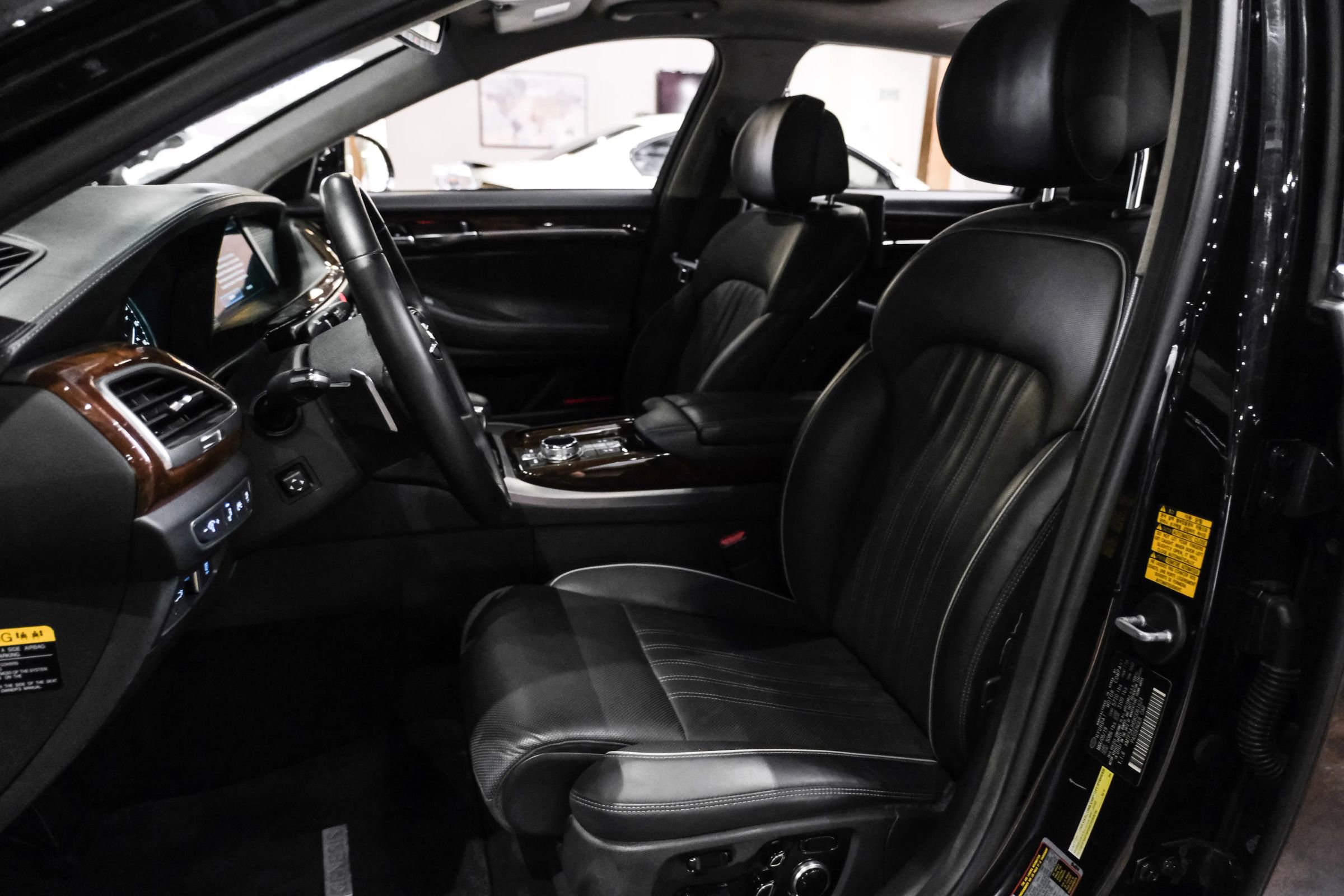 Used 2019 Genesis G90 5.0 Ultimate RWD image 31