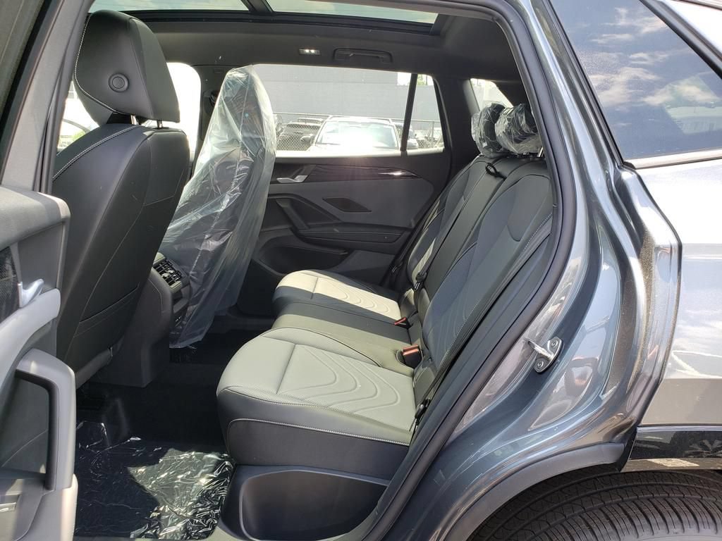 New 2026 Volkswagen Tiguan SE R-Line AWD/4WD image 8