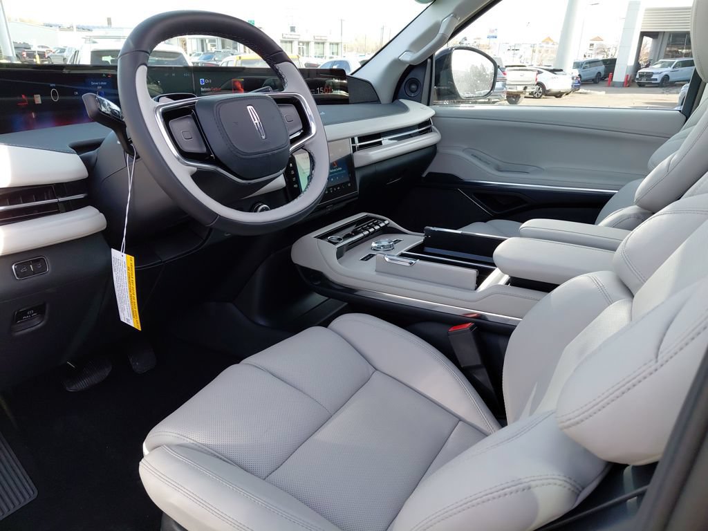 New 2026 Lincoln Navigator L Reserve AWD/4WD image 14