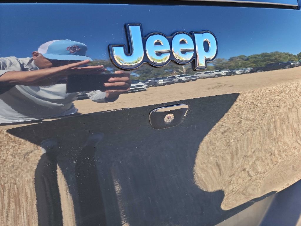 Used 2018 Jeep Cherokee Latitude Plus image 9