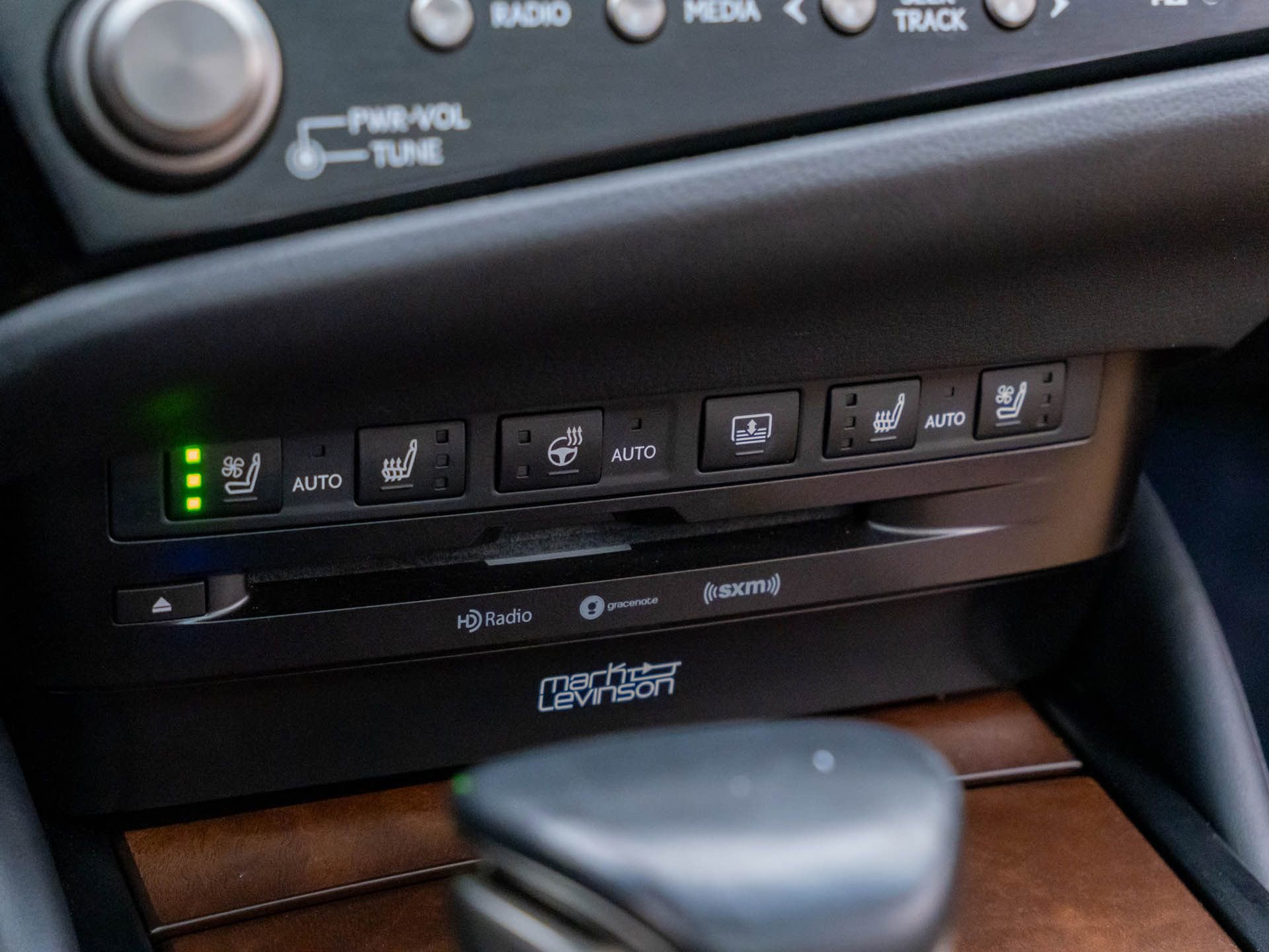 Used 2022 Lexus ES 350 Ultra Luxury w/ Accessory Package 2 image 29