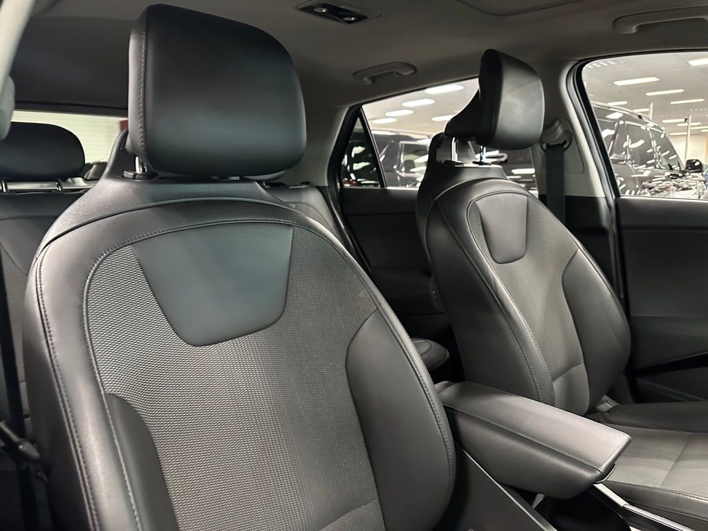 Used 2023 Kia Niro EX Touring image 29