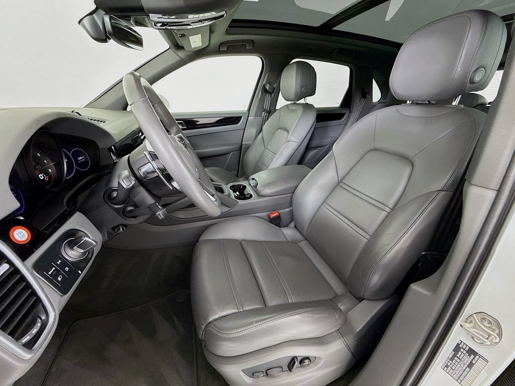 Certified 2023 Porsche Cayenne AWD/4WD image 5