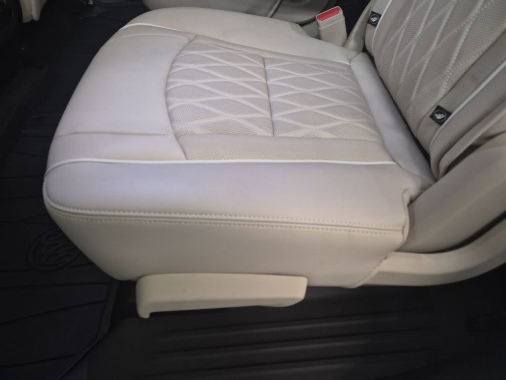 Used 2024 Buick Enclave Avenir w/ Avenir Technology Package image 22